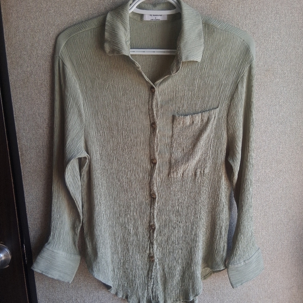 Light Green Crinkle Texture Long Sleeve Button Up Top Small 90s Office Costal